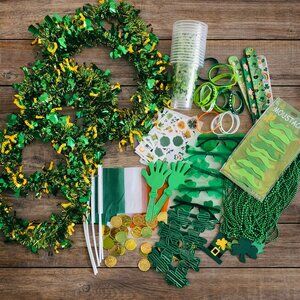 ☘️ St. Patrick's Day Parade Throws/Party Set ☘️
